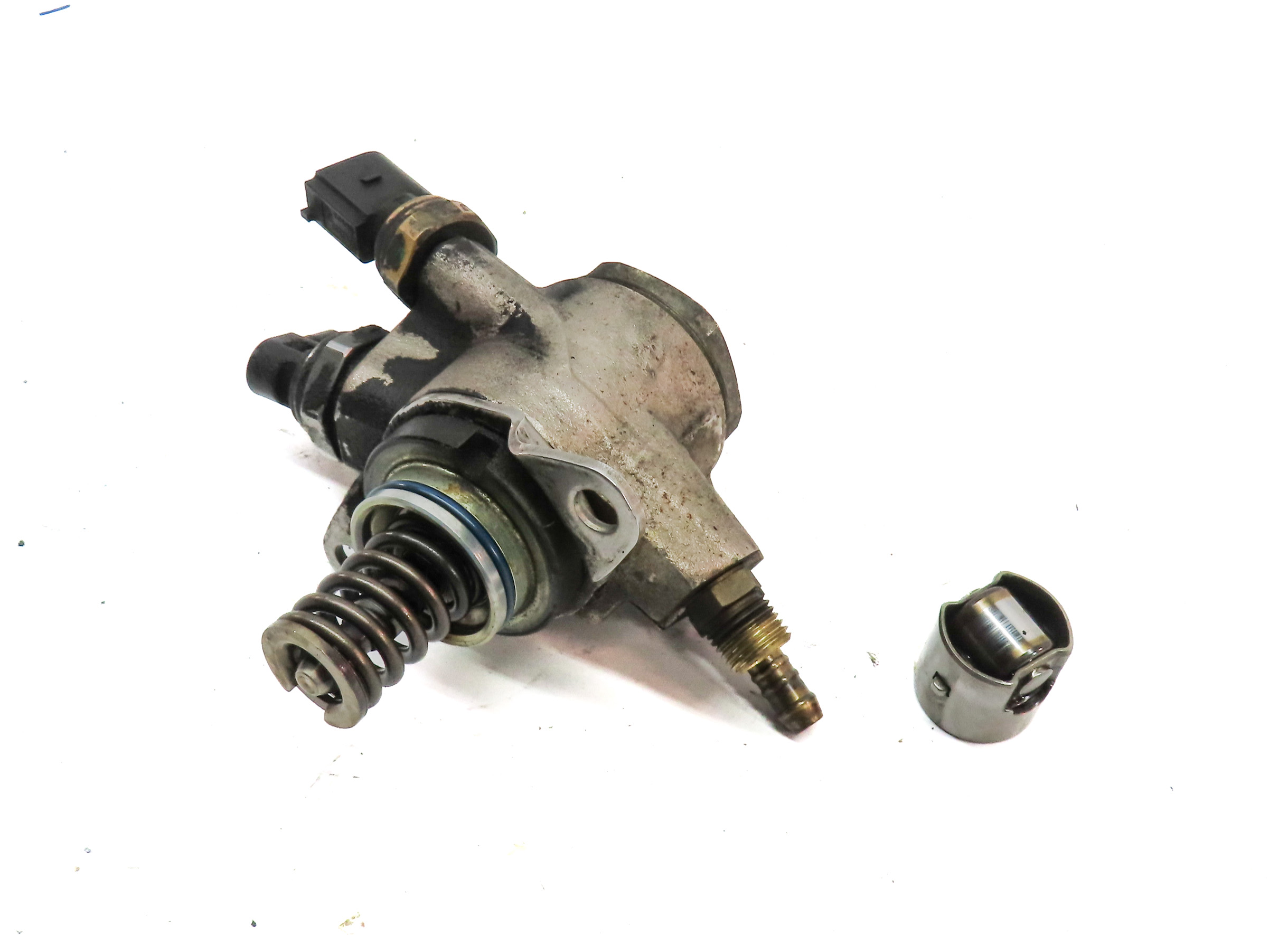 12-17 AUDI A6 A7 A8 Q5 Q7 S4 S5 (B8 8K 8T C7 4L) 3.0L HIGH PRESSURE FUEL PUMP — exact item pictured